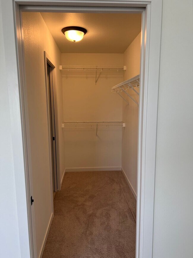 Building Photo - 3 Bed 2 Bath Single Family Home