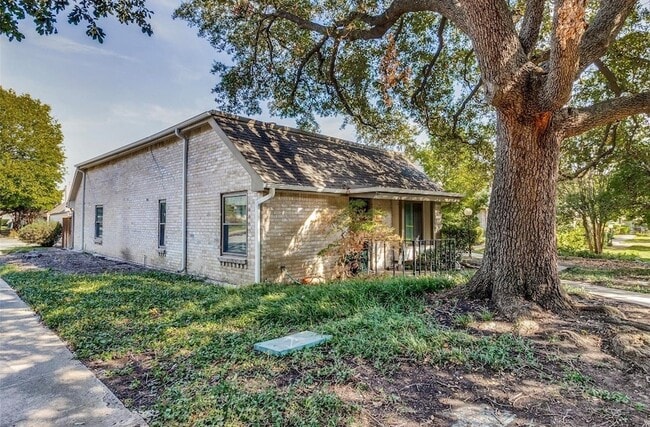 Building Photo - 13853 Leinsper Green Drive