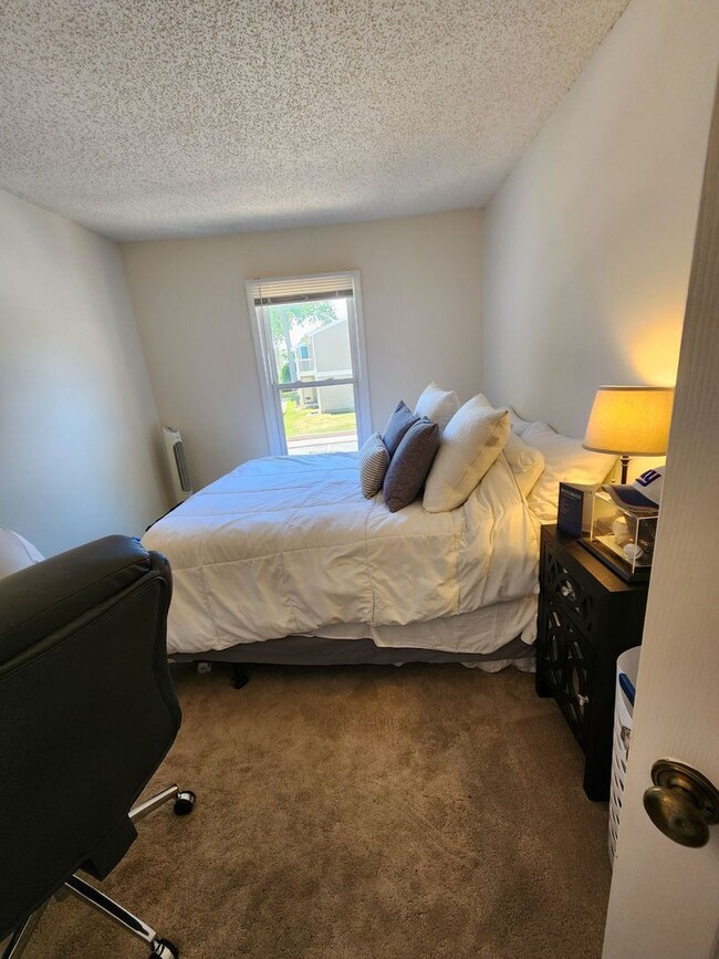 Building Photo - Charming 3 bed 2 and a half bath near VB O...