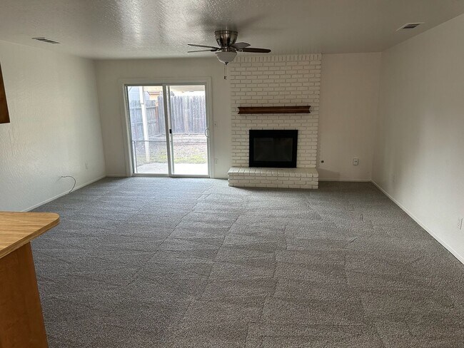 Building Photo - 4120 W Iris Ave