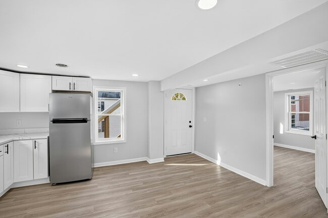 Building Photo - 428 S Governors Ave