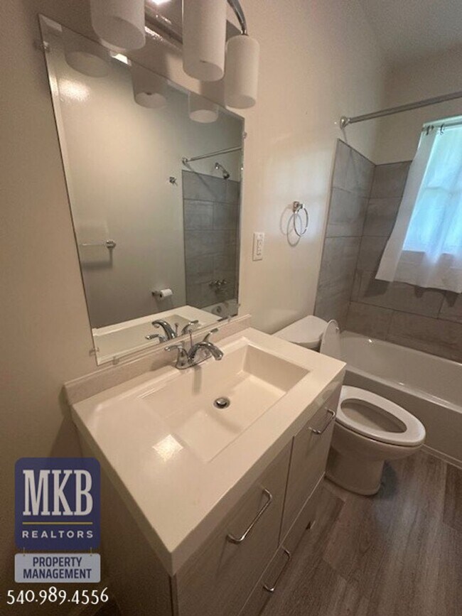 Building Photo - 3 Bedroom in Vinton