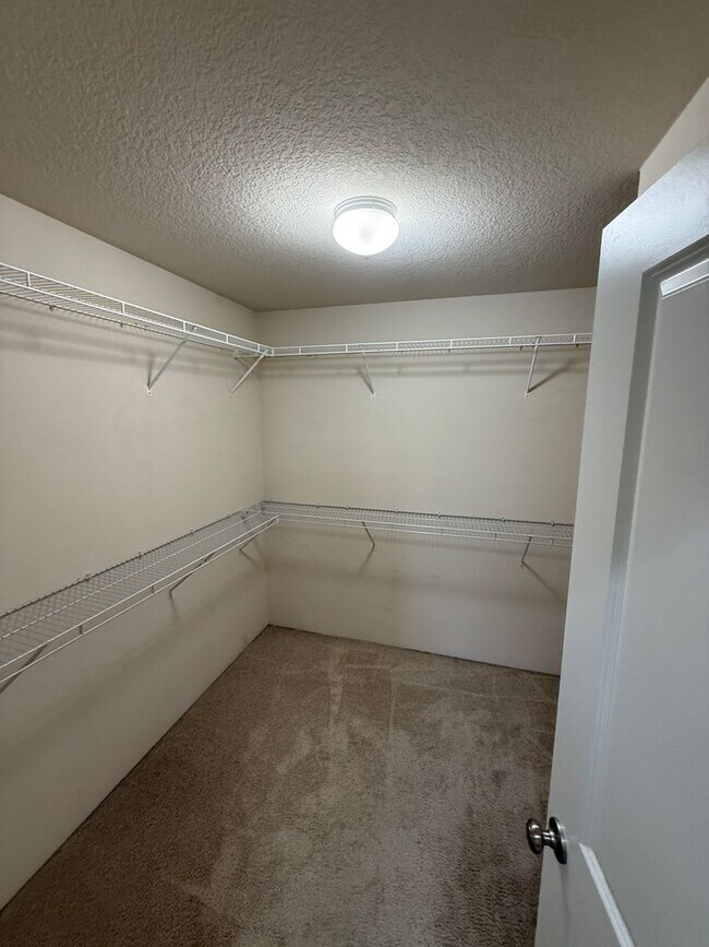 Building Photo - 12622 NE 49th Way