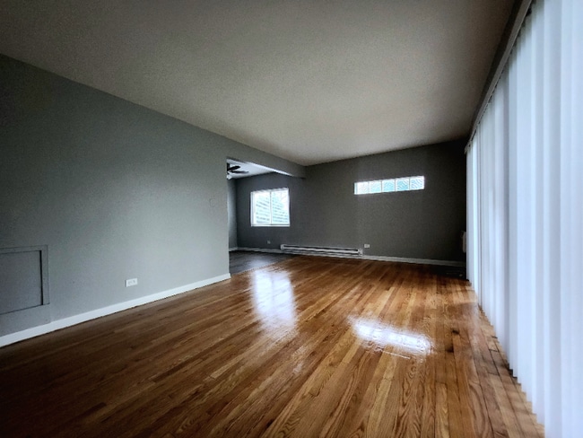 Building Photo - 3115 W 79th St
