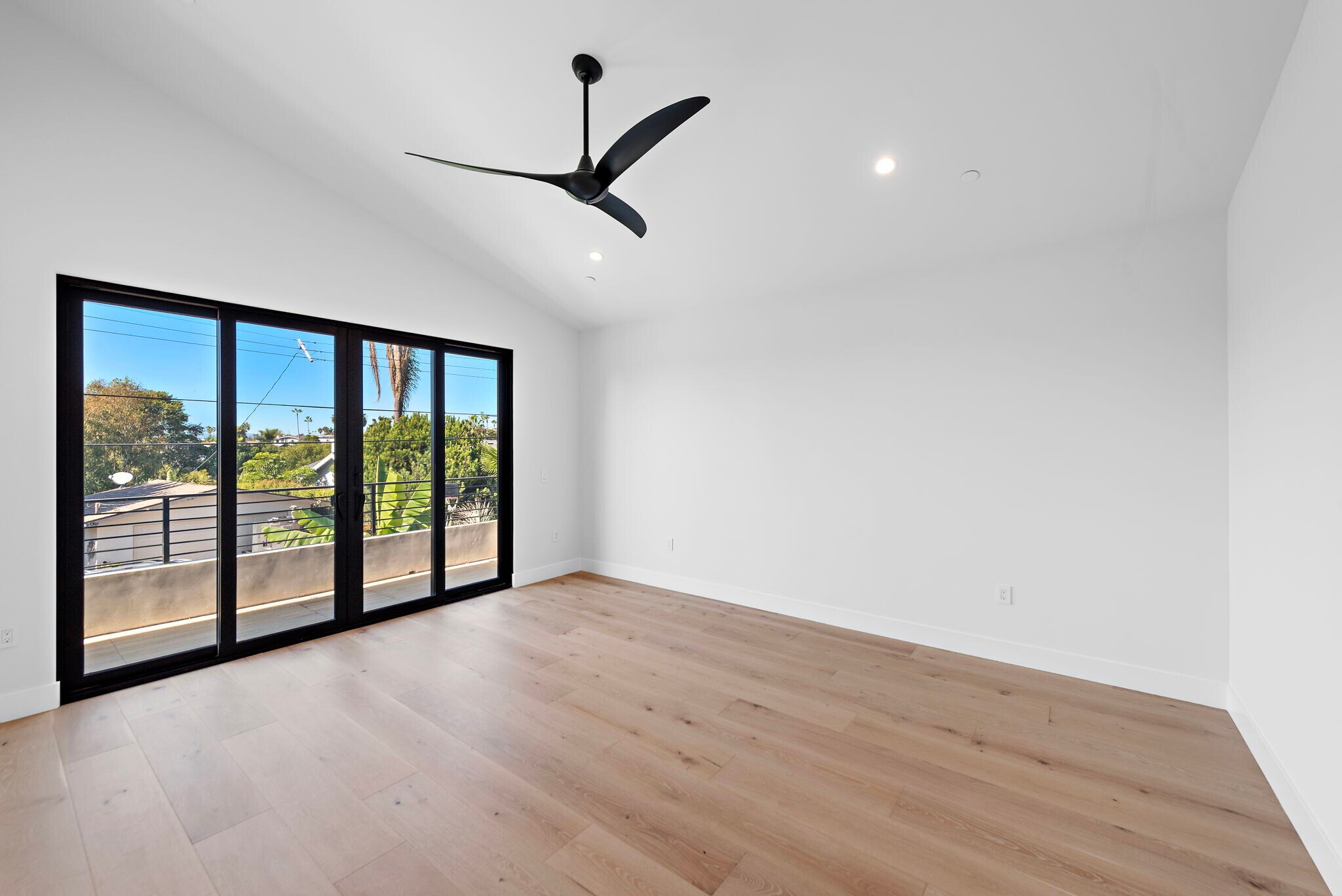 Building Photo - 207 W Avenida San Antonio