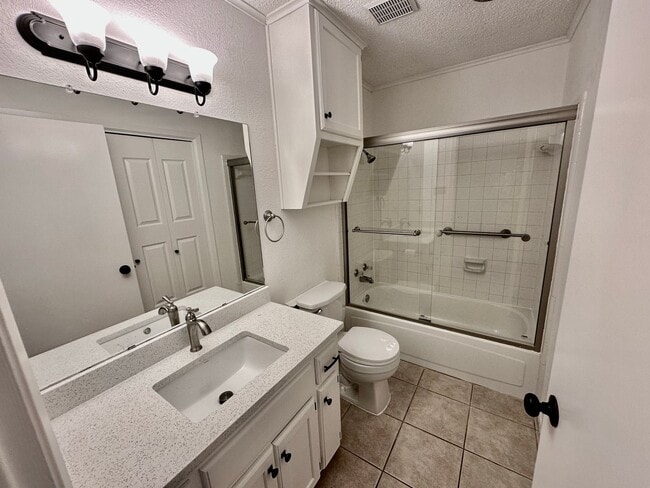 Building Photo - 225-227 Kettler