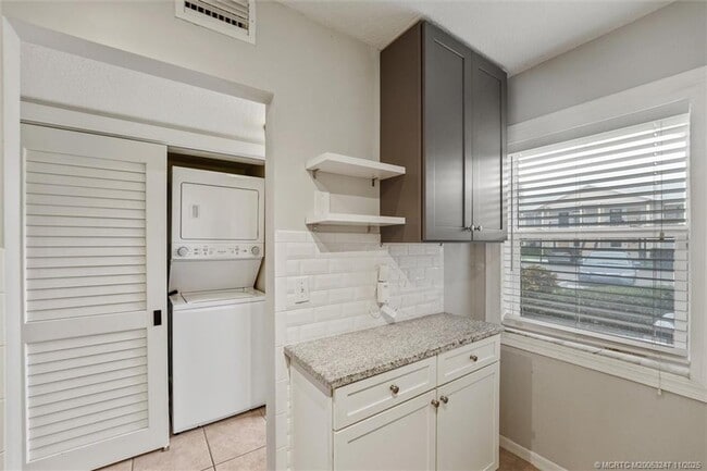 Building Photo - 3151 SE Aster Ln