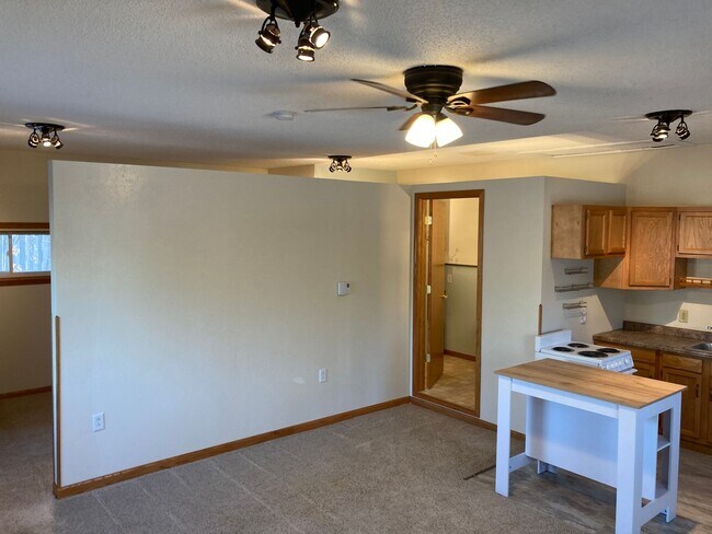 Building Photo - 4978 Maribe Dr