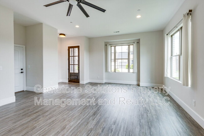 Building Photo - 101 Bellagio Villas Dr