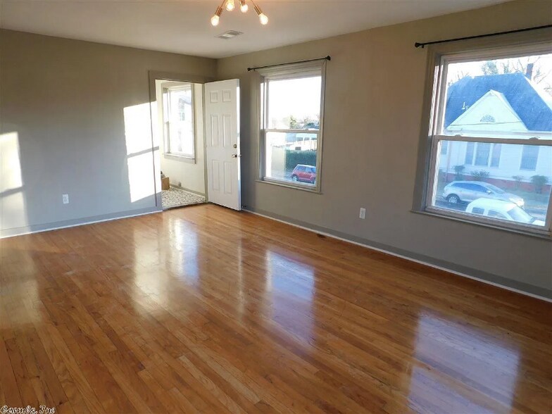 Building Photo - 1724 W 19th St