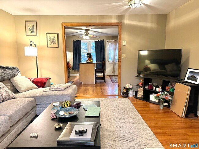 Building Photo - 480 Radmere Rd