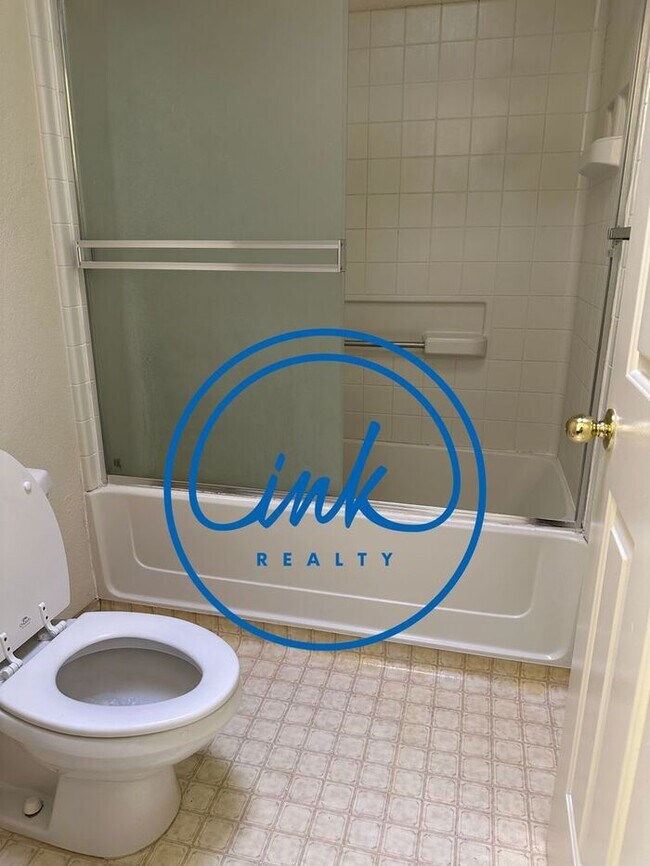 Building Photo - Carson City Townhouse for Rent