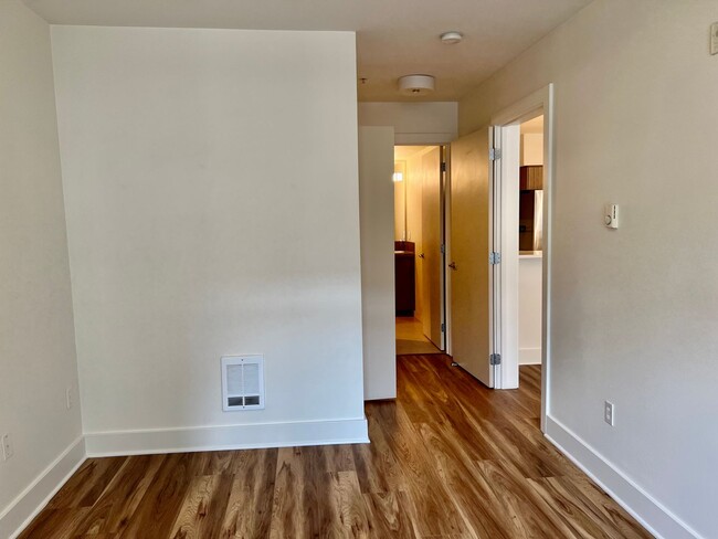 Building Photo - Stunning, Luxe Condo in Ballard! Two Beds ...