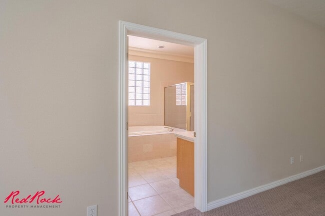 Building Photo - Comfortable 3-bedroom Home. Small Dog Frie...