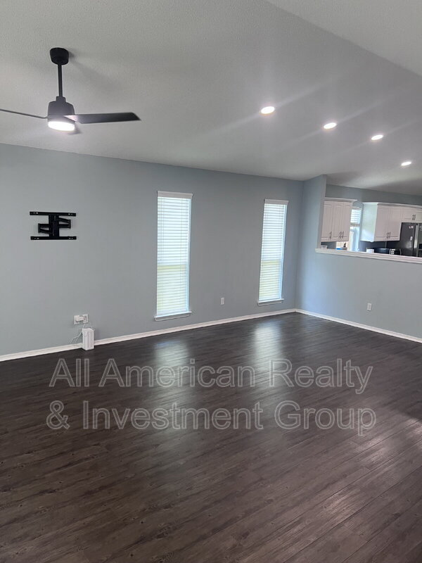 Building Photo - 989 Claeven Cir