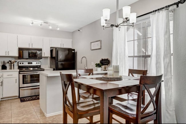 Building Photo - 8020 E Thomas Rd