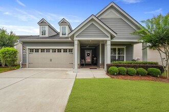 Building Photo - Charming 2-Bedroom Retreat with 2 Baths in the Heart of Sun City - Spacious 2141 Sq Ft!