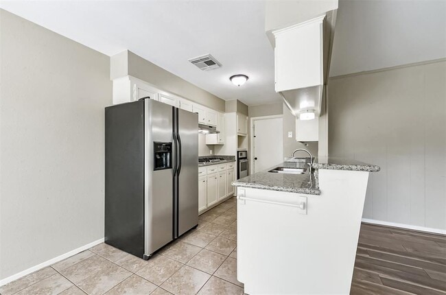 Building Photo - 5347 Lincoln Green Dr