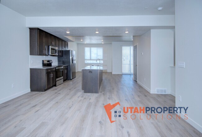 Building Photo - 952 W 500 S