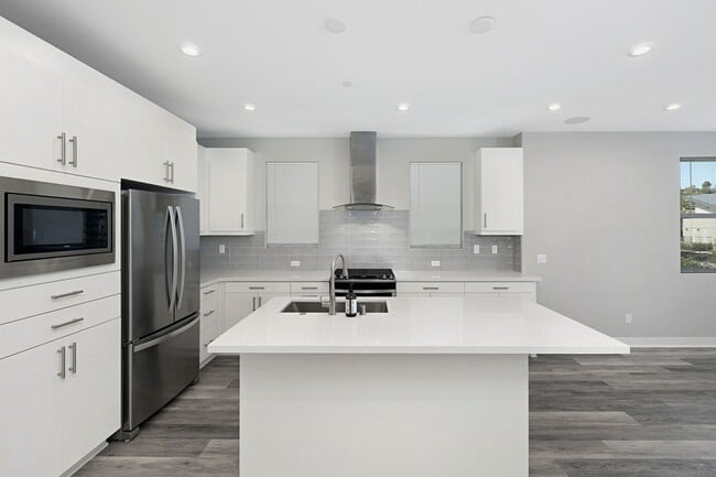 Building Photo - Stunning & Spacious - 3BD/2.5BA Townhome - Resort Style Living! Smart Home! Roof Deck w/ Expansiv...