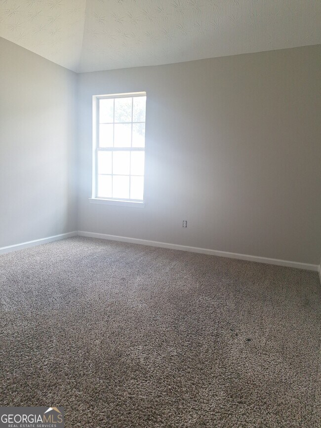 Building Photo - 5646 One Lake Way