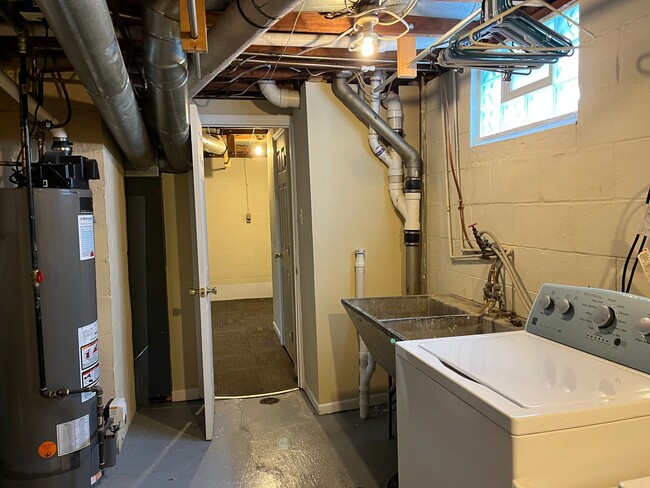 Building Photo - NORWOOD - 2 bed/1.5 bath with 1 car garage. Fenced yard