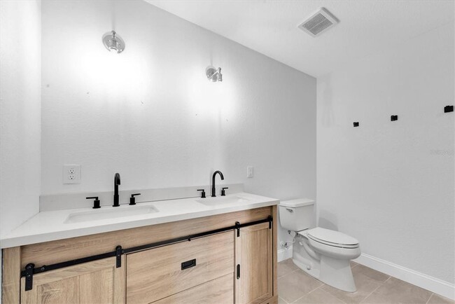 Building Photo - 404 Normandy Rd