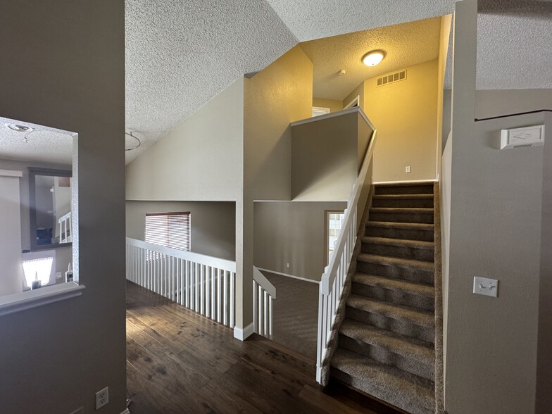 Stairs/ New Carpet - 1311 Walden Ct