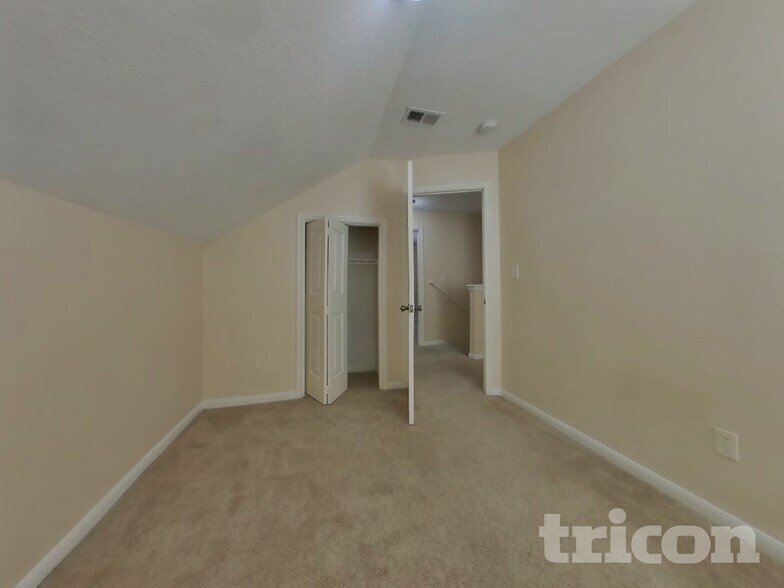 Building Photo - 3259 Jorns St