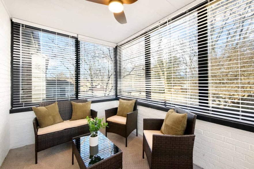 Building Photo - 6059 Maplecliff Dr