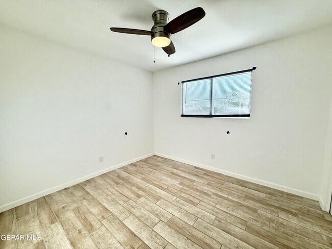 Building Photo - 10833 Cardigan Dr