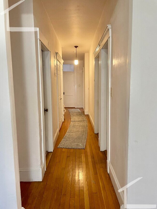 Building Photo - 9/1 Huge 5BR/2BA in the heart of Davis Sq!