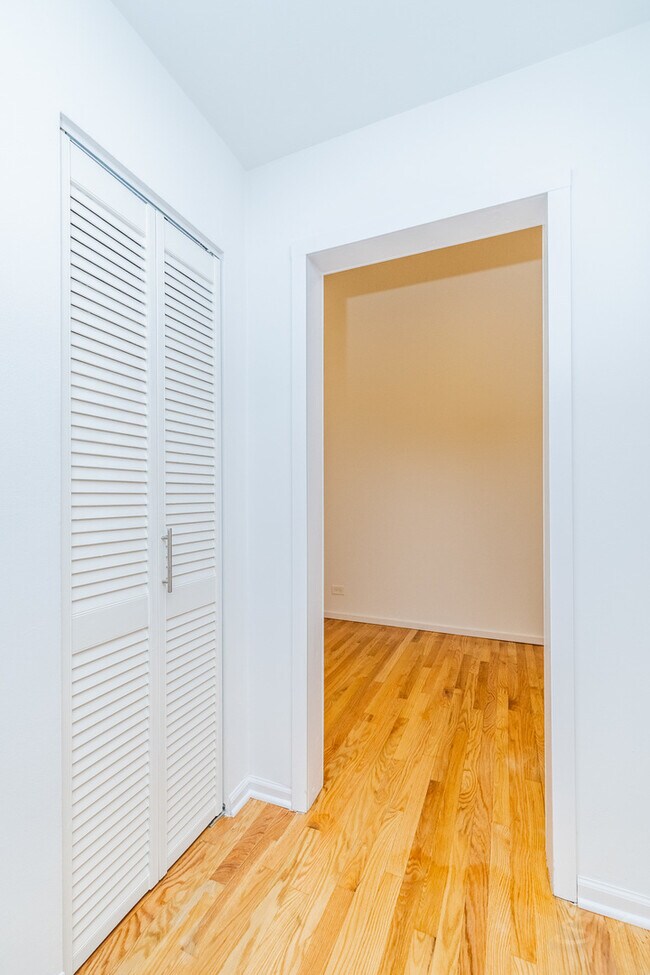 Building Photo - 1021 S State St