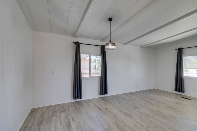 Building Photo - Beautifully Remodeled Boulder City Home with Spacious Backyard Retreat