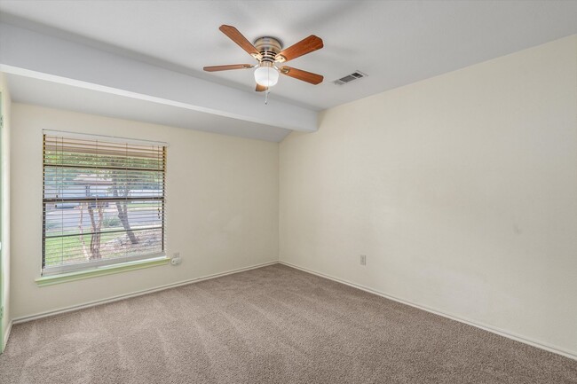 Building Photo - 10057 Woodland Village Dr