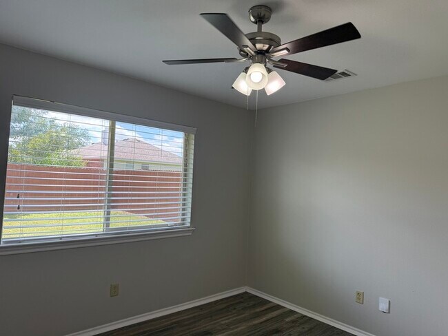 Building Photo - Cute property in Anna