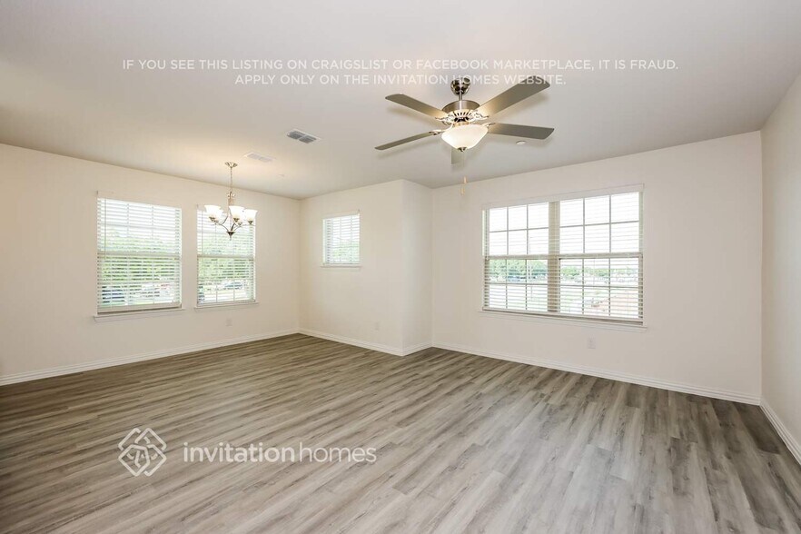 Building Photo - 746 Bonnet Trl