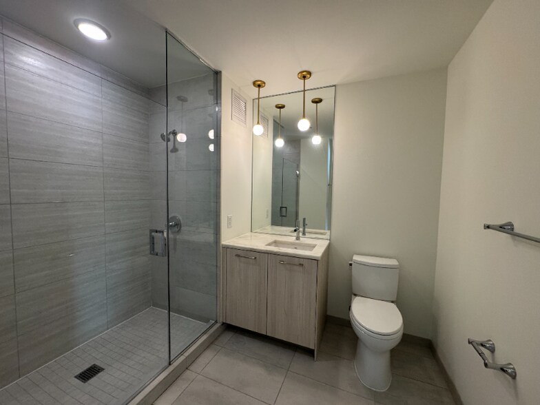 Building Photo - 167 N Desplaines St