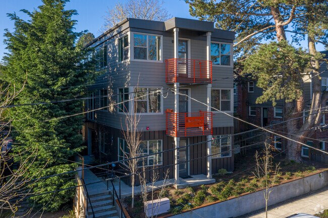 Primary Photo - 1624 SE Insley St