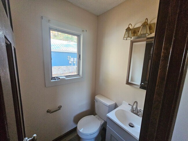 Building Photo - 7692 Windward Point Dr