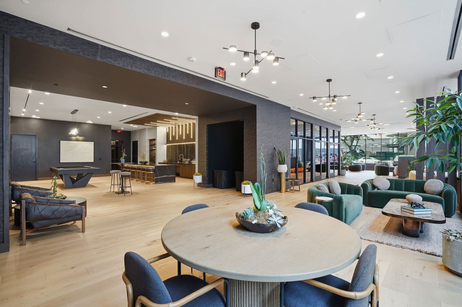 Building Photo - 411 N Akard St