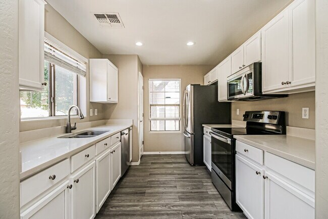 Building Photo - 2725 E Carol Ave