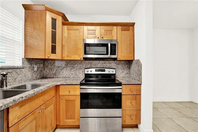 Building Photo - 331 Santander Ave