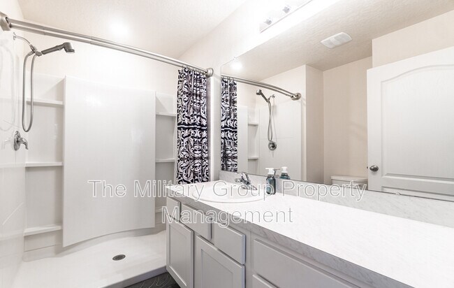 Building Photo - 425 Running Wds St