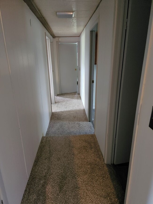 Building Photo - Spacious 3BR, 2BTH home in Washburn Rural ...