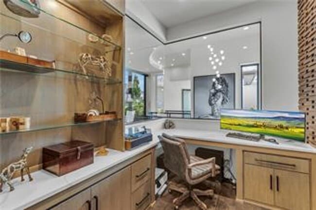 Building Photo - {5842} Luxury Rental in Forrest Ridge Esta...