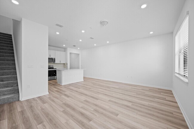 Building Photo - 7638 SW Lucy Ln