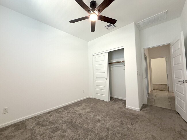 Building Photo - 9449 W Montecito Ave