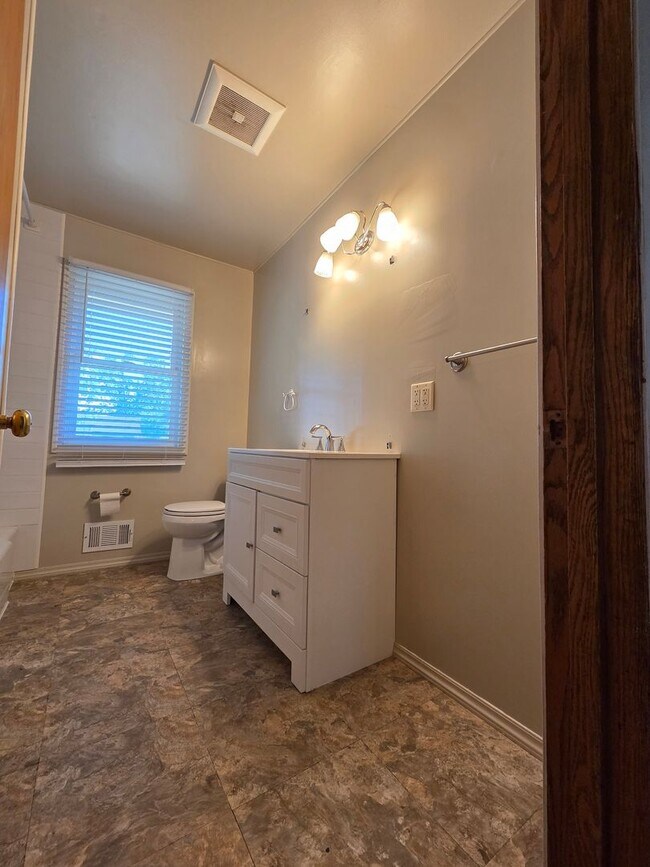 Building Photo - Renovated Beauty in Spring Lake Park