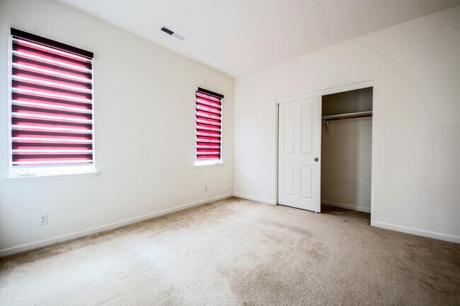 Building Photo - 3323 Bastille Ct